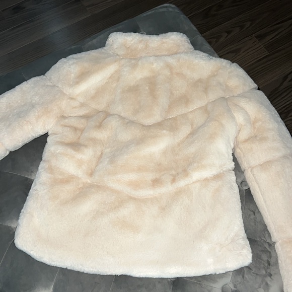 Faux fur coat - Picture 4 of 4